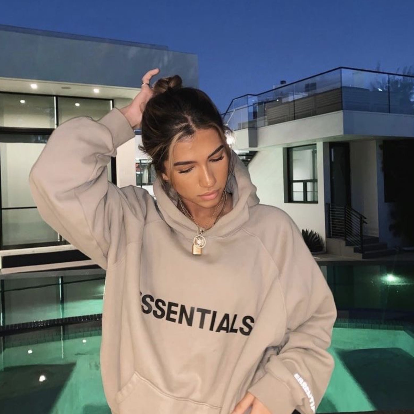 VIRAL HOODIE + FREE TRACKPANTS (TODAY ONLY)